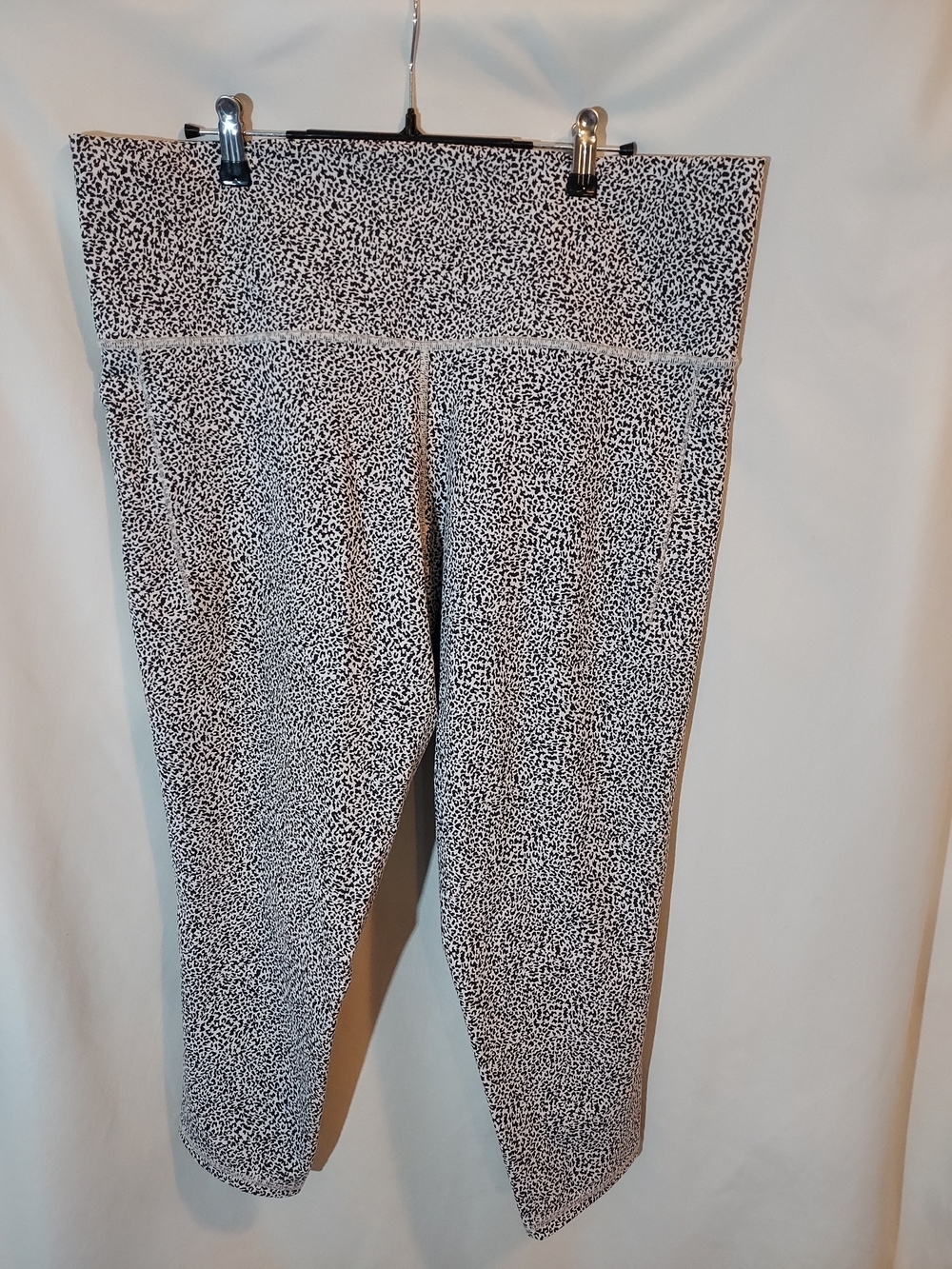 Athleta Salutation Stash II Textured Tight Leggings Micro Cheetah Grey Black 2X